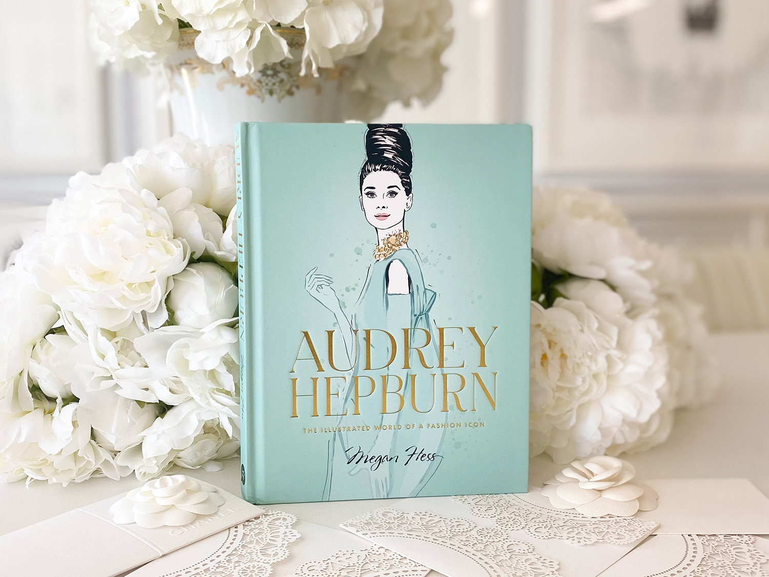 Audrey Hepburn: Icons Of Style, For Fans Of Megan Hess, The Little Booksof  Fashion And The Complete Catwalk Collections - By Harper By Design : Target